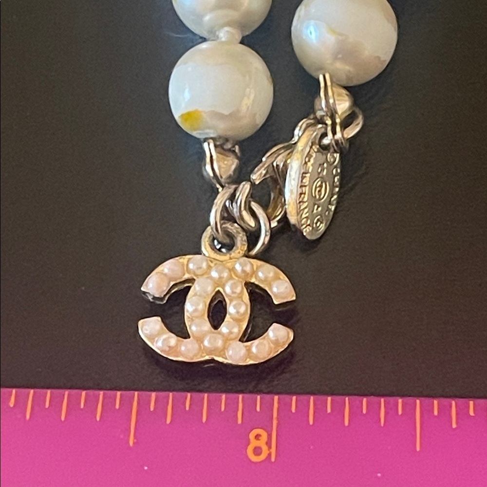 CHANEL White Pearl Bracelet with Gold light pink pearl charm Charm - Picture 8 of 11